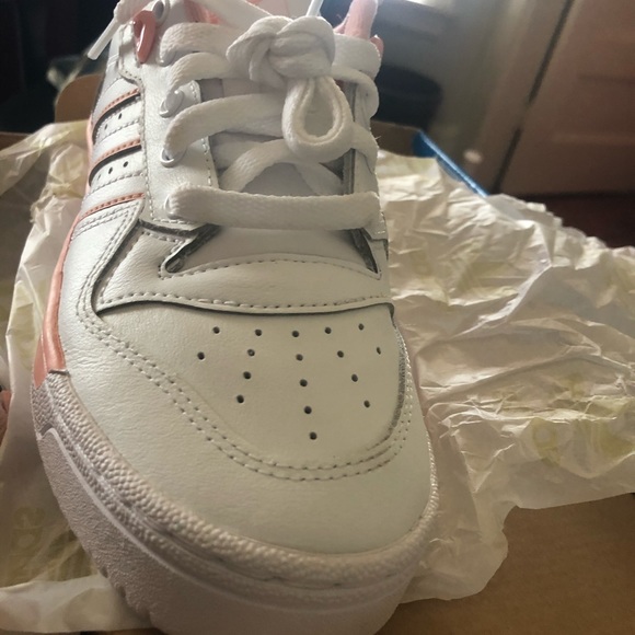 Adidas - Picture 2 of 5